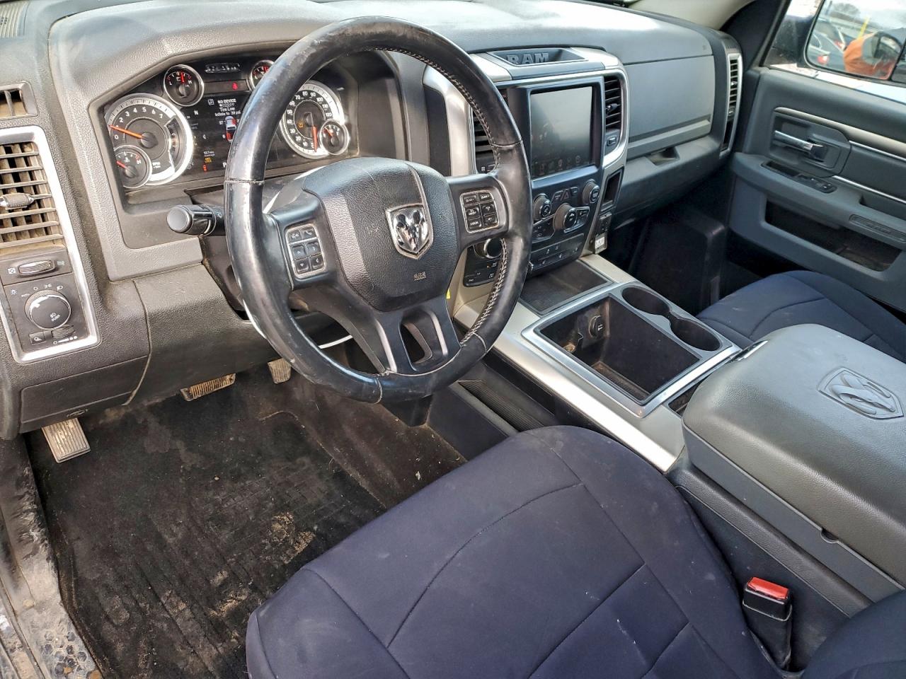 2015 RAM 1500 SLT photo 8