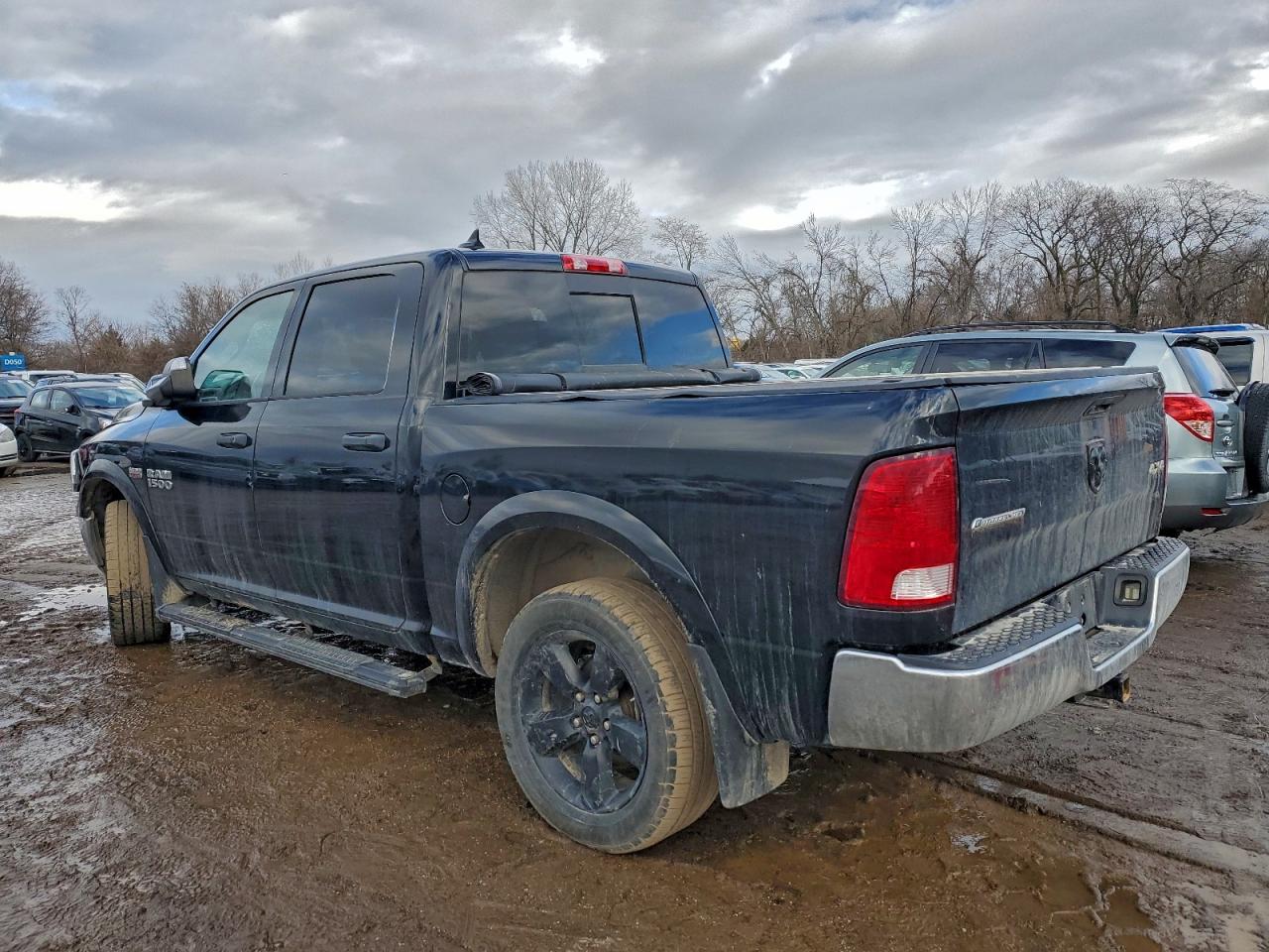 2015 RAM 1500 SLT photo 2