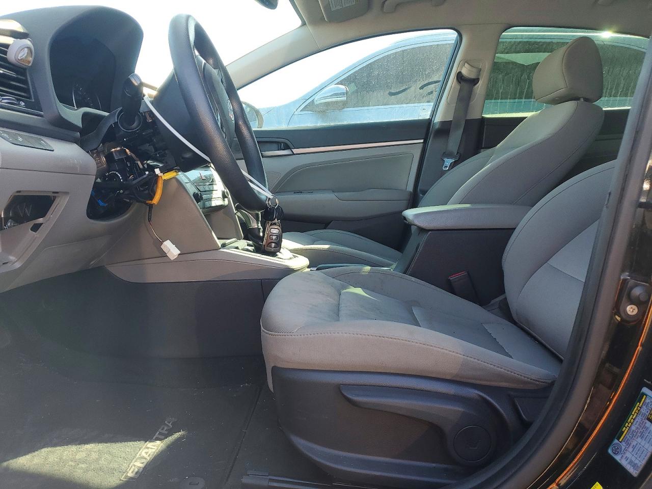 2018 HYUNDAI ELANTRA SEL photo 7