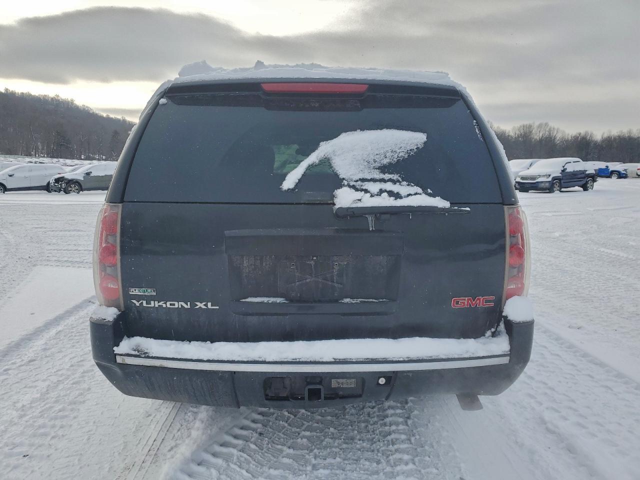 2011 GMC YUKON XL DENALI photo 6
