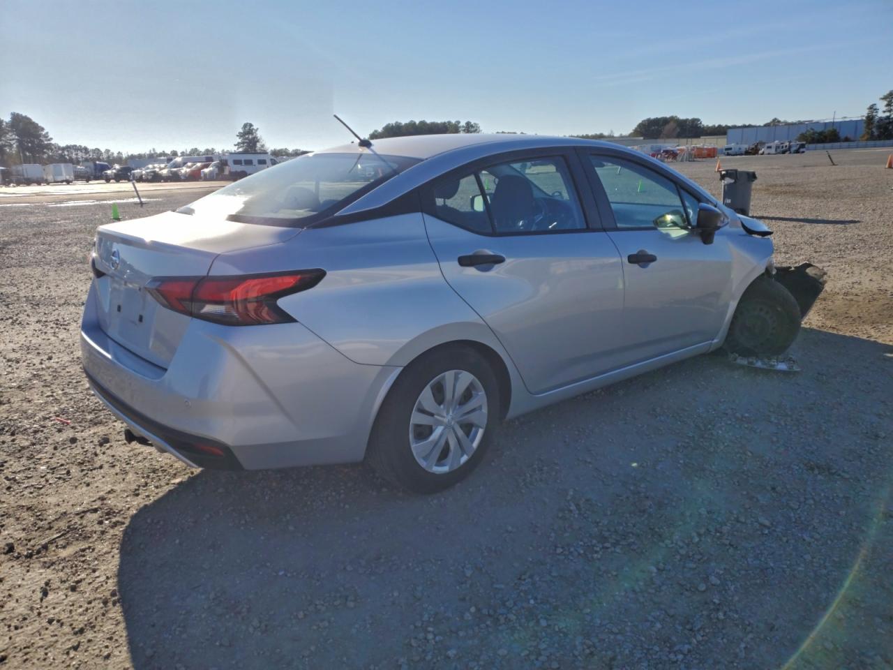2020 NISSAN VERSA S photo 5