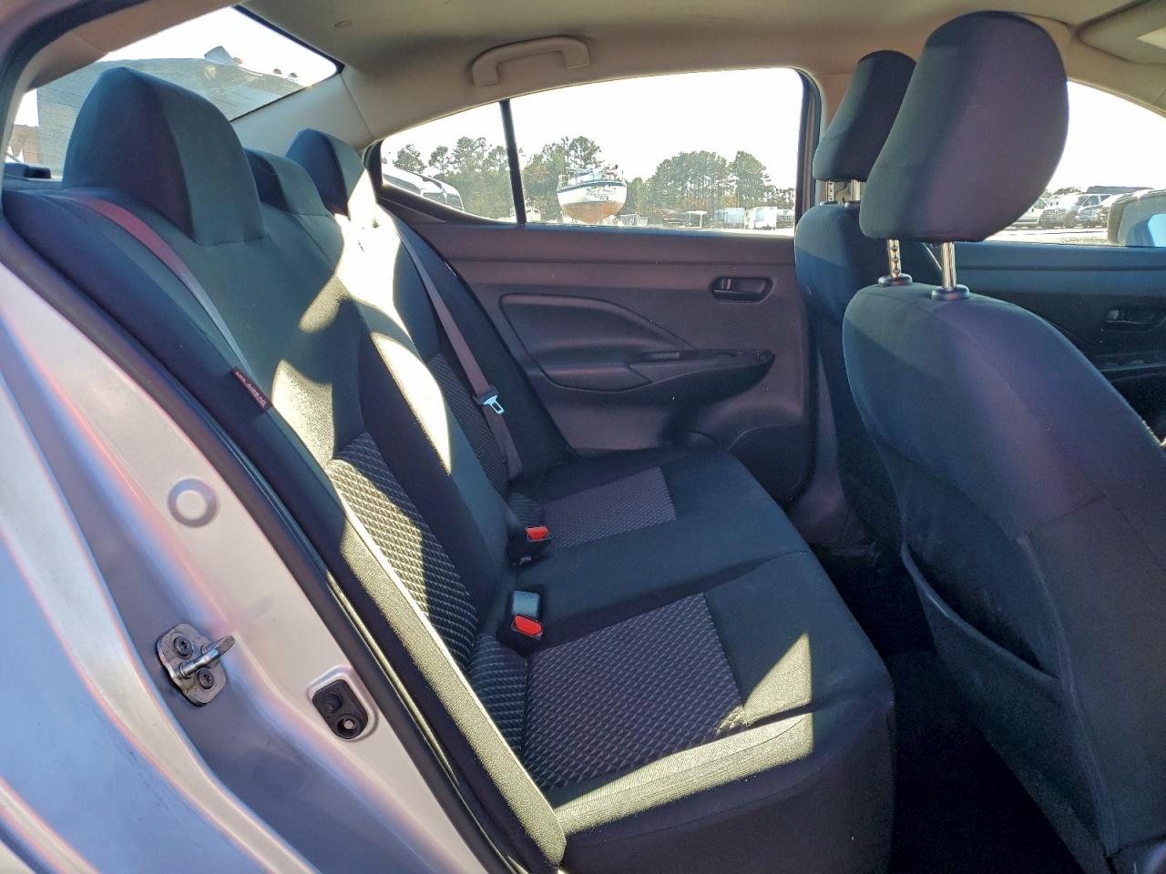 2020 NISSAN VERSA S photo 19