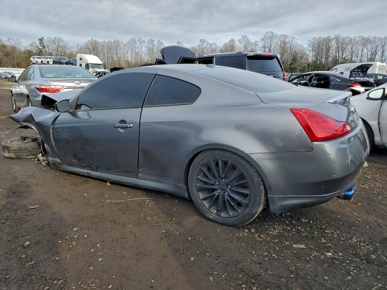 2013 INFINITI G37 photo 4