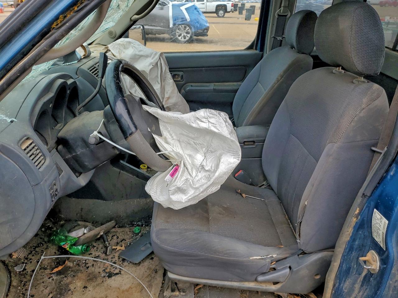 2002 NISSAN FRONTIER KING CAB XE photo 13