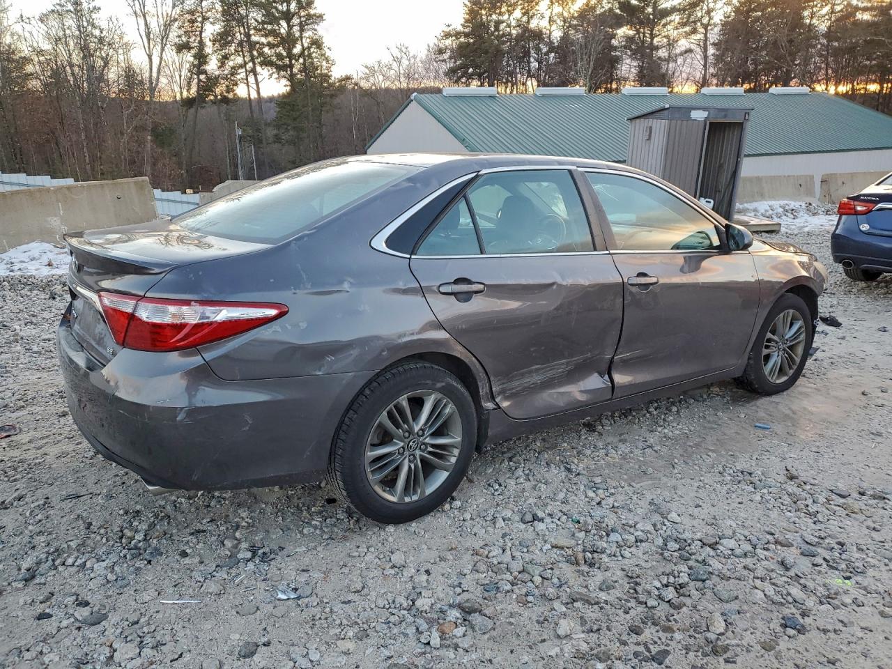 2016 TOYOTA CAMRY LE photo 5