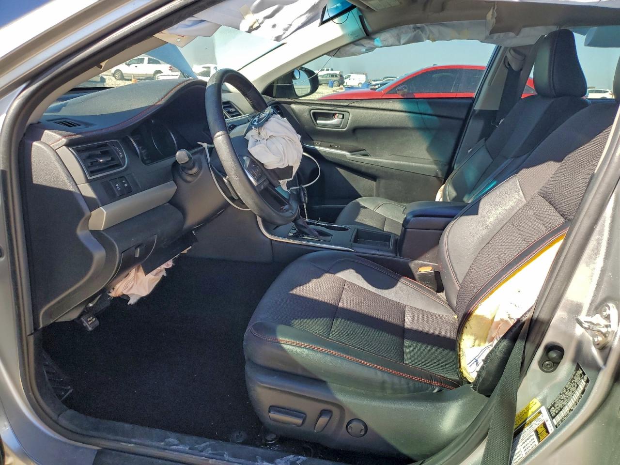 2016 TOYOTA CAMRY LE photo 19