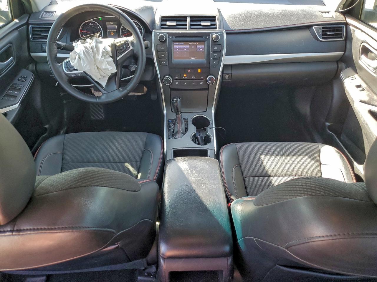 2016 TOYOTA CAMRY LE photo 22