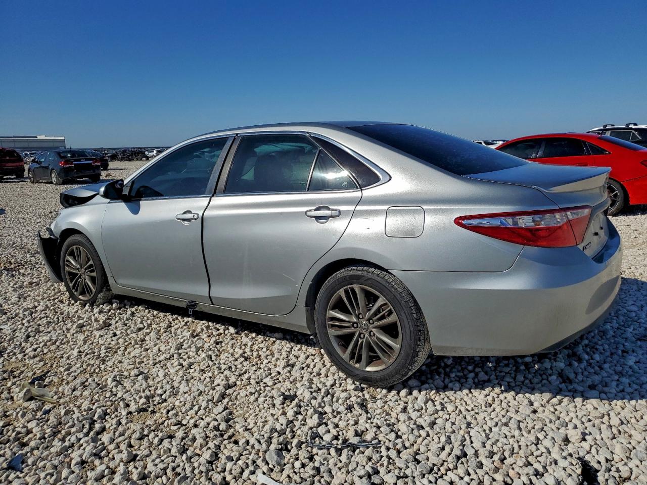 2016 TOYOTA CAMRY LE photo 4