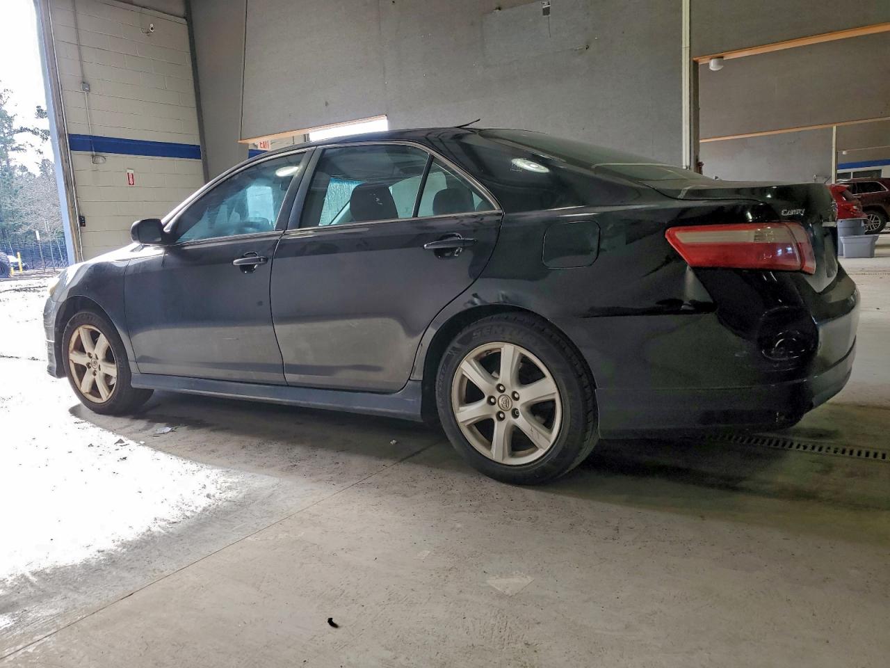 2009 TOYOTA CAMRY SE photo 2