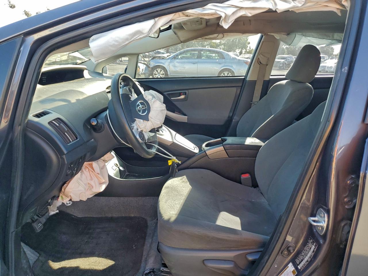 2015 TOYOTA PRIUS photo 7