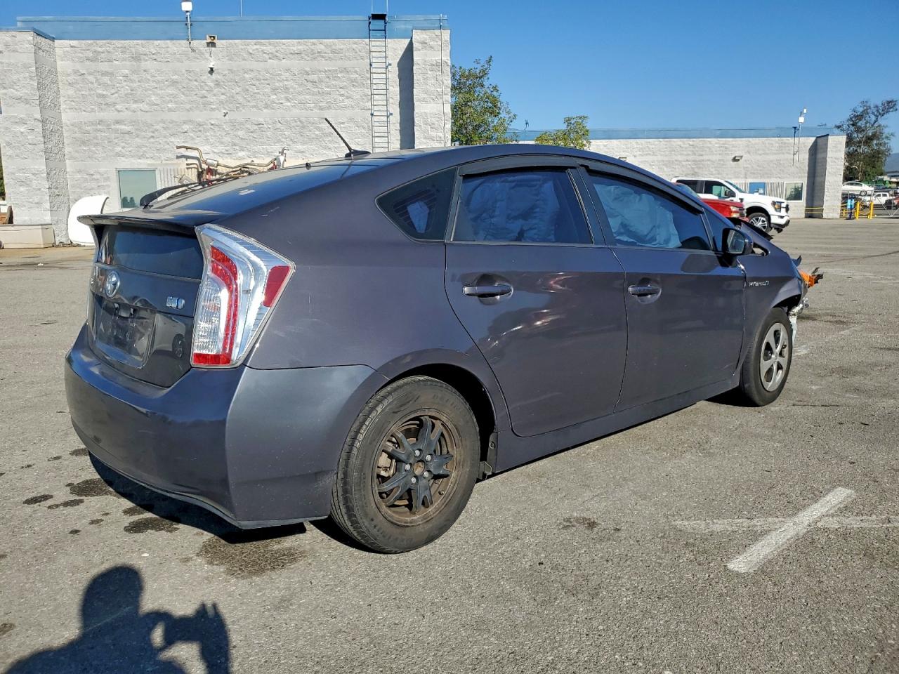 2015 TOYOTA PRIUS photo 3
