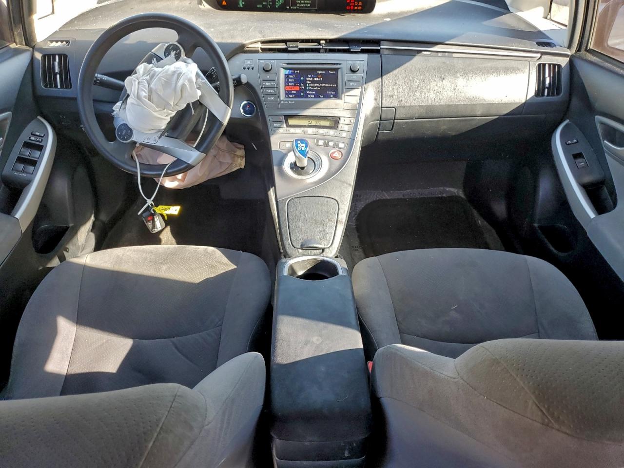 2015 TOYOTA PRIUS photo 8