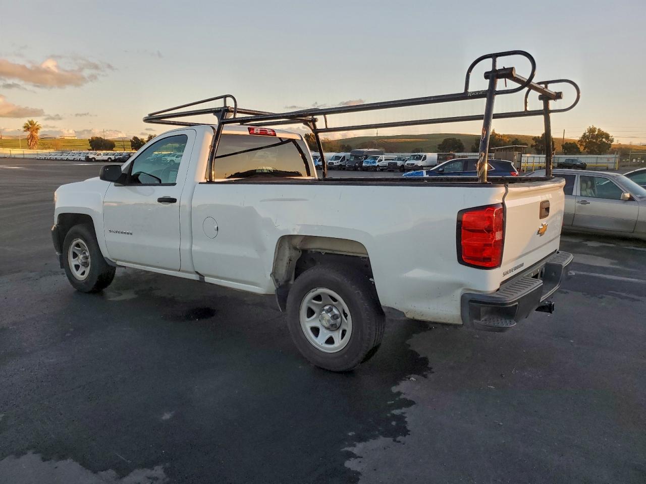 2018 CHEVROLET SILVERADO C1500 photo 3