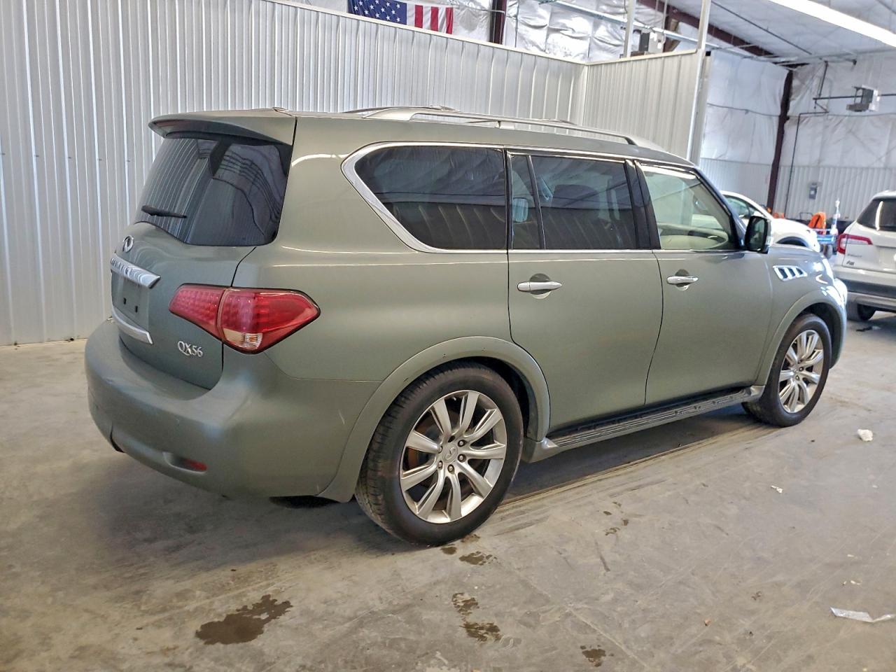 2012 INFINITI QX56 photo 3