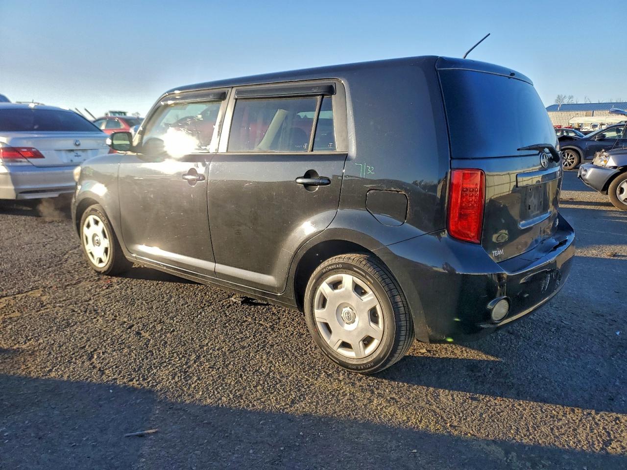 2010 TOYOTA SCION XB photo 3