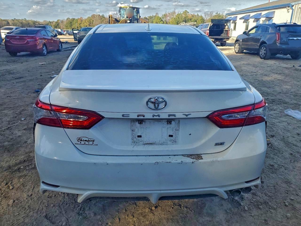 2019 TOYOTA CAMRY L photo 6