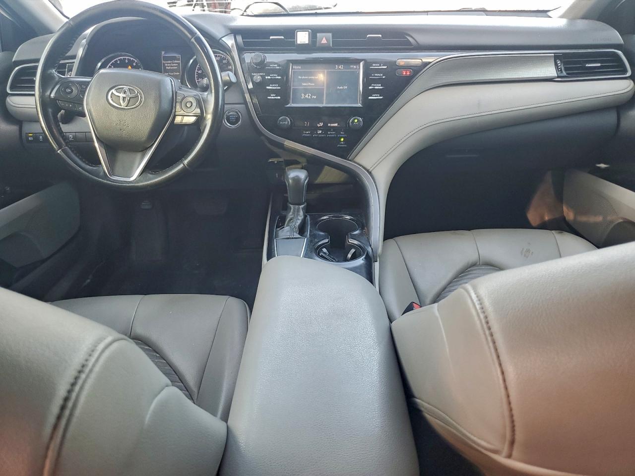 2019 TOYOTA CAMRY L photo 8