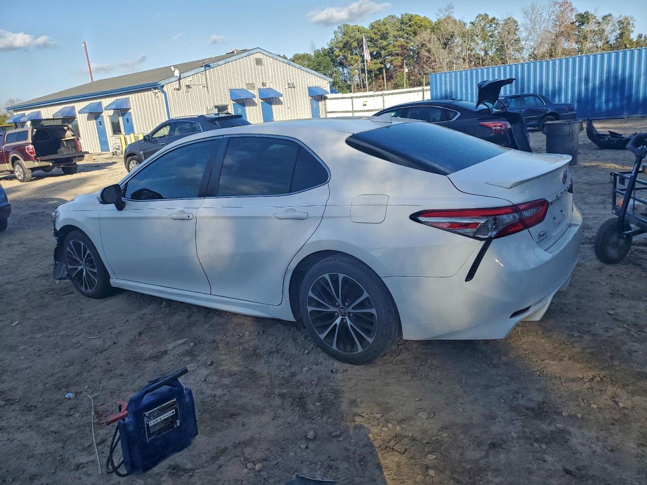 2019 TOYOTA CAMRY L photo 2