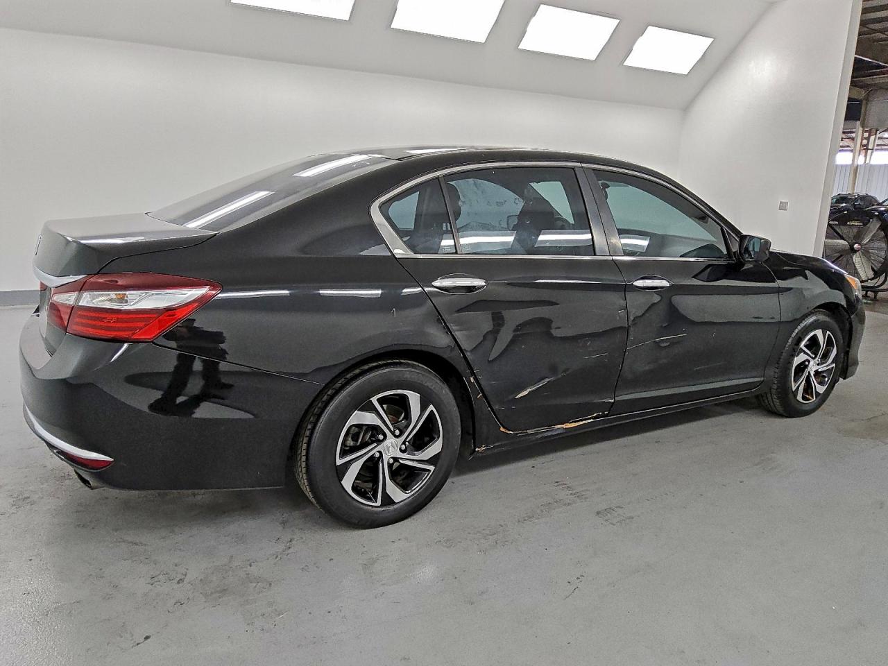 2017 HONDA ACCORD LX photo 3