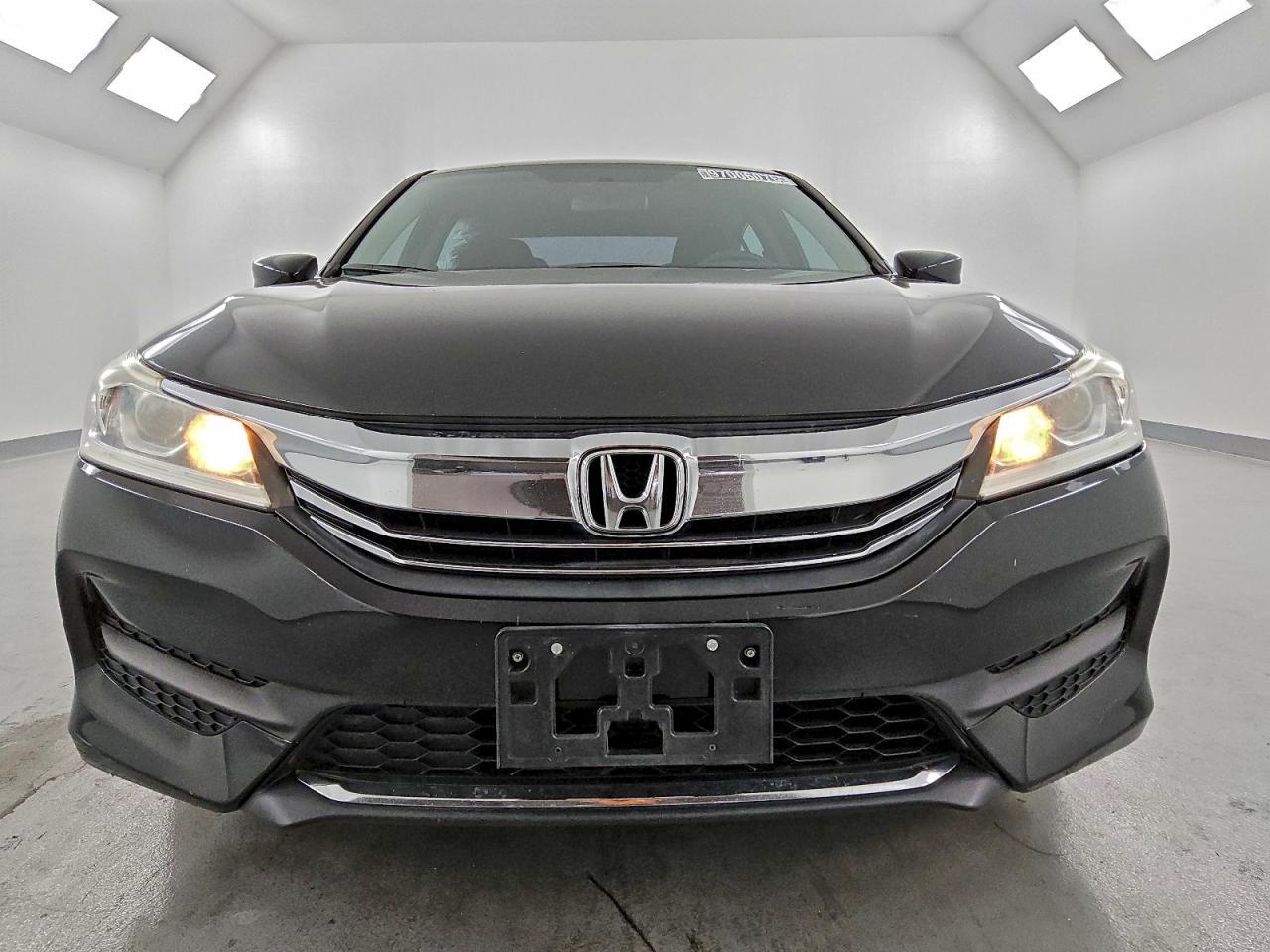 2017 HONDA ACCORD LX photo 5