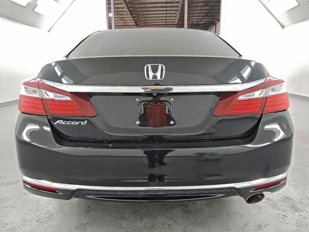 2017 HONDA ACCORD LX photo 6