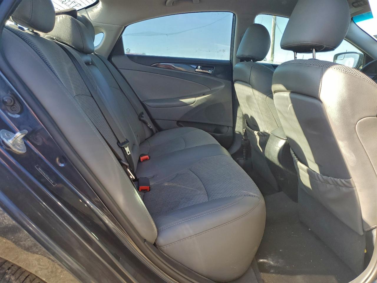 2014 HYUNDAI SONATA SE photo 19