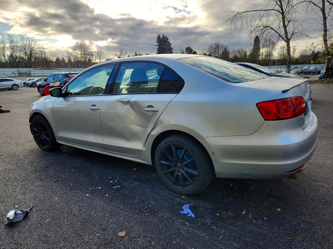 2011 VOLKSWAGEN JETTA BASE photo 3