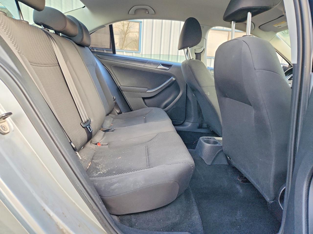2011 VOLKSWAGEN JETTA BASE photo 19