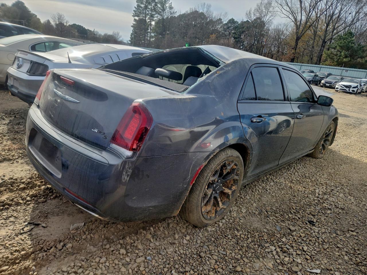 2019 CHRYSLER 300 S photo 3