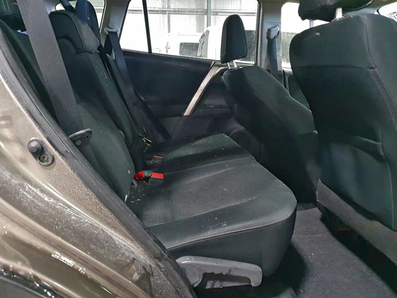 2015 TOYOTA RAV4 XLE photo 31