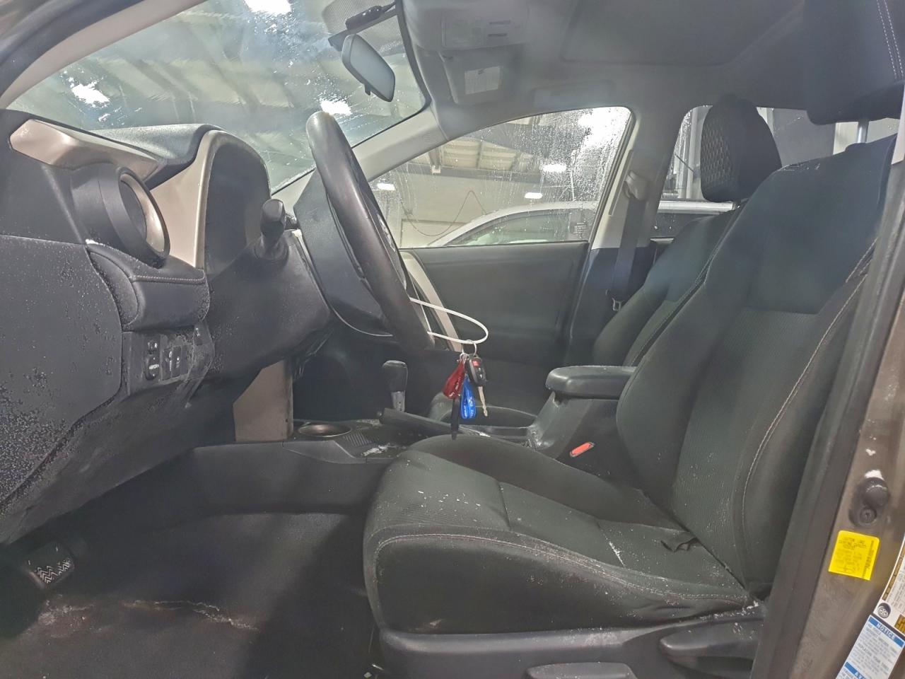2015 TOYOTA RAV4 XLE photo 19