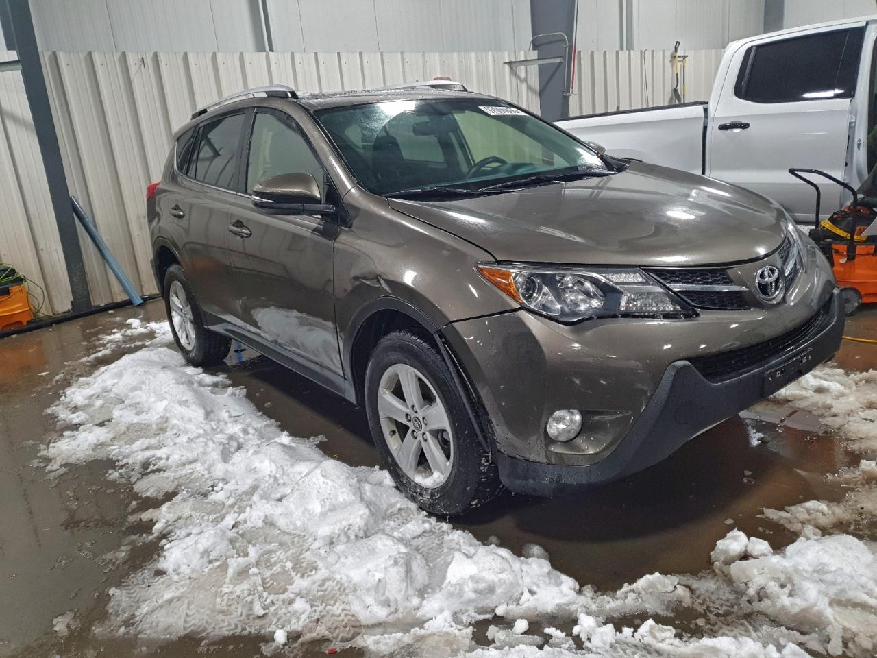 2015 TOYOTA RAV4 XLE photo 10