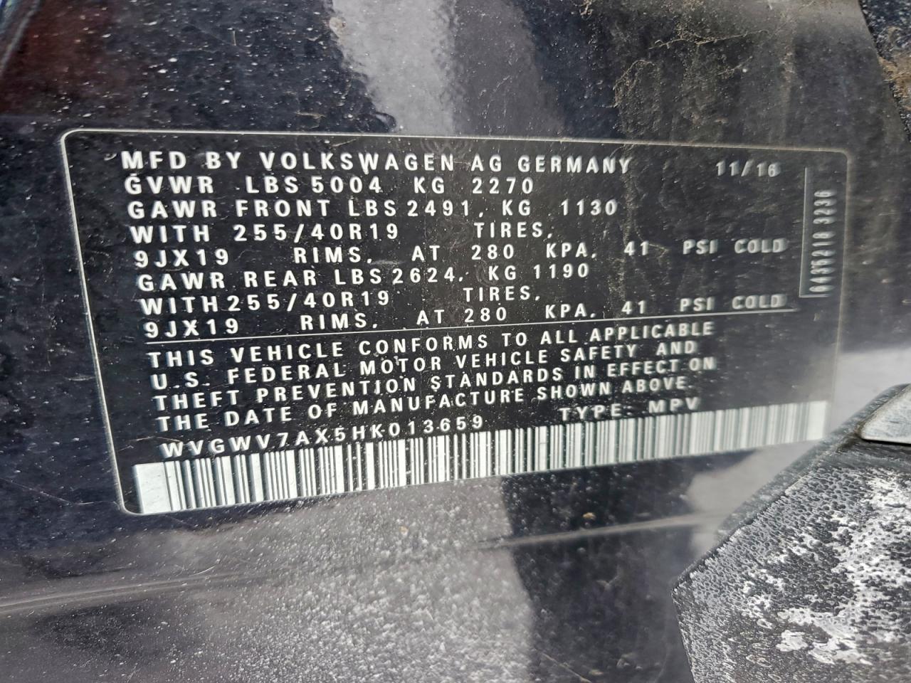 2017 VOLKSWAGEN TIGUAN SEL photo 25