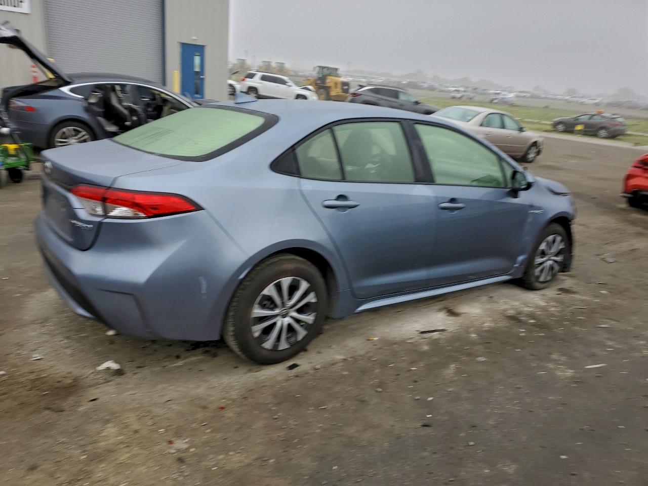 2021 TOYOTA COROLLA LE photo 3