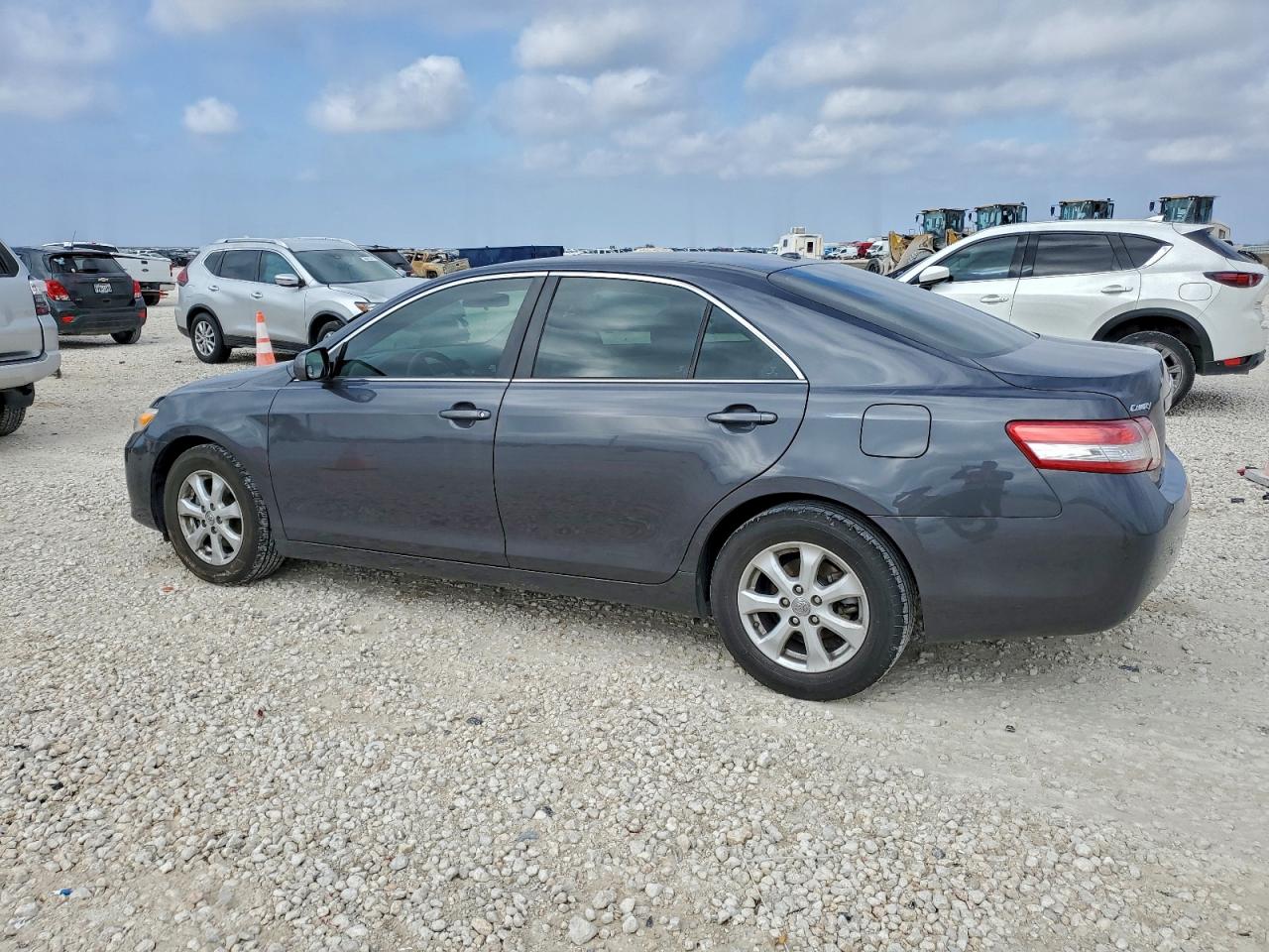 2011 TOYOTA CAMRY BASE photo 4