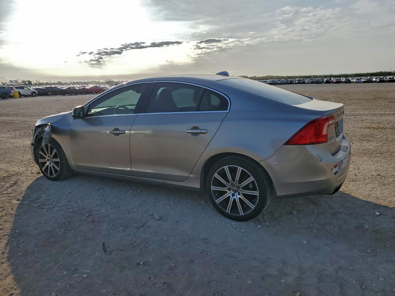 2016 VOLVO S60 PREMIER photo 4