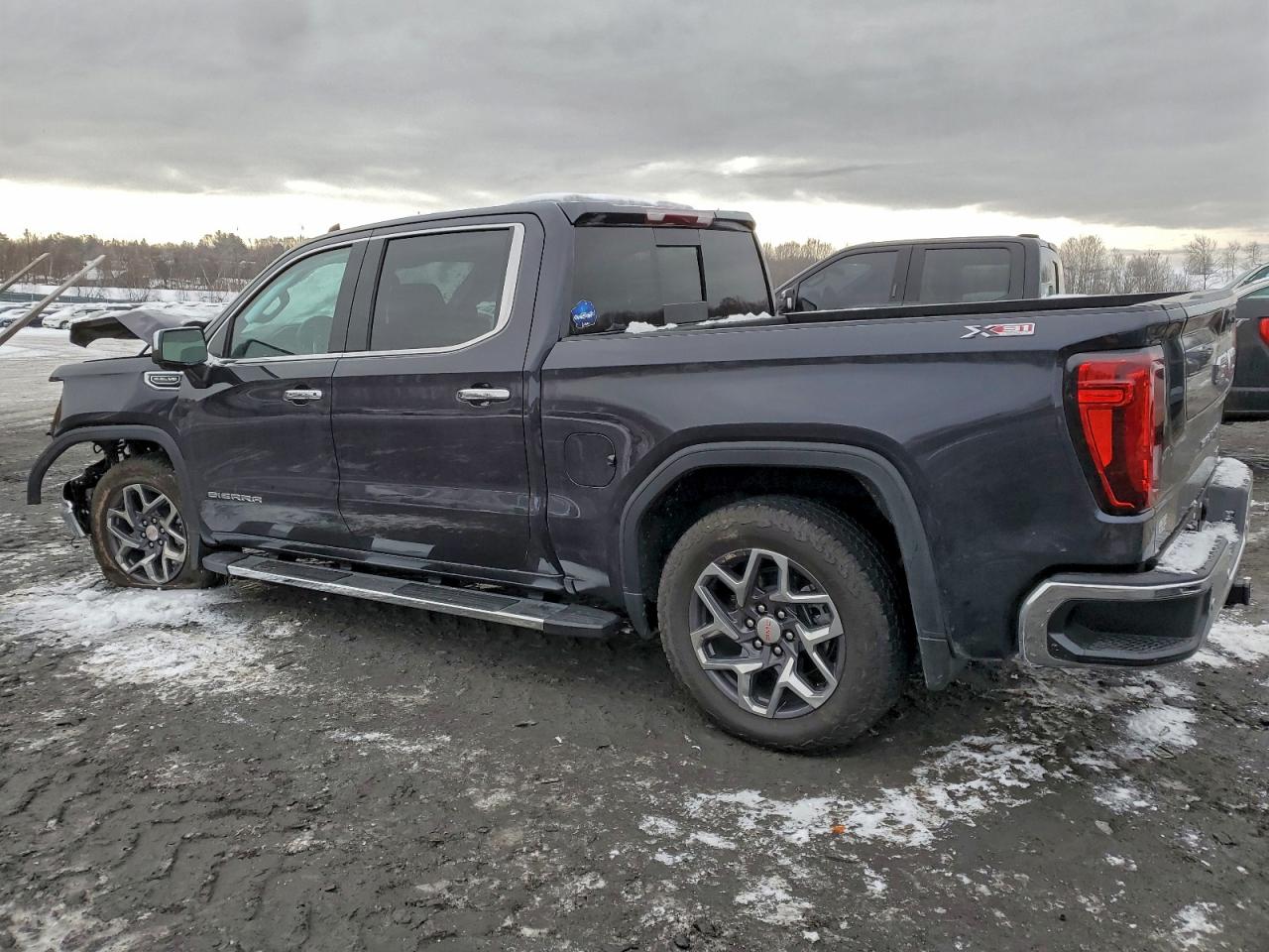 2025 GMC SIERRA K1500 SLT photo 2