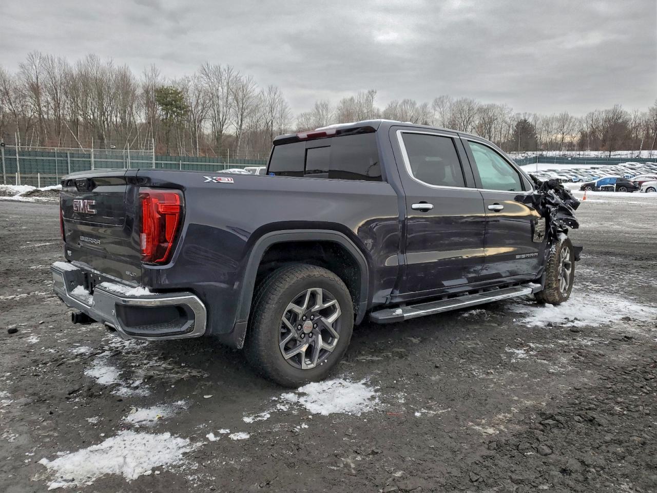 2025 GMC SIERRA K1500 SLT photo 3