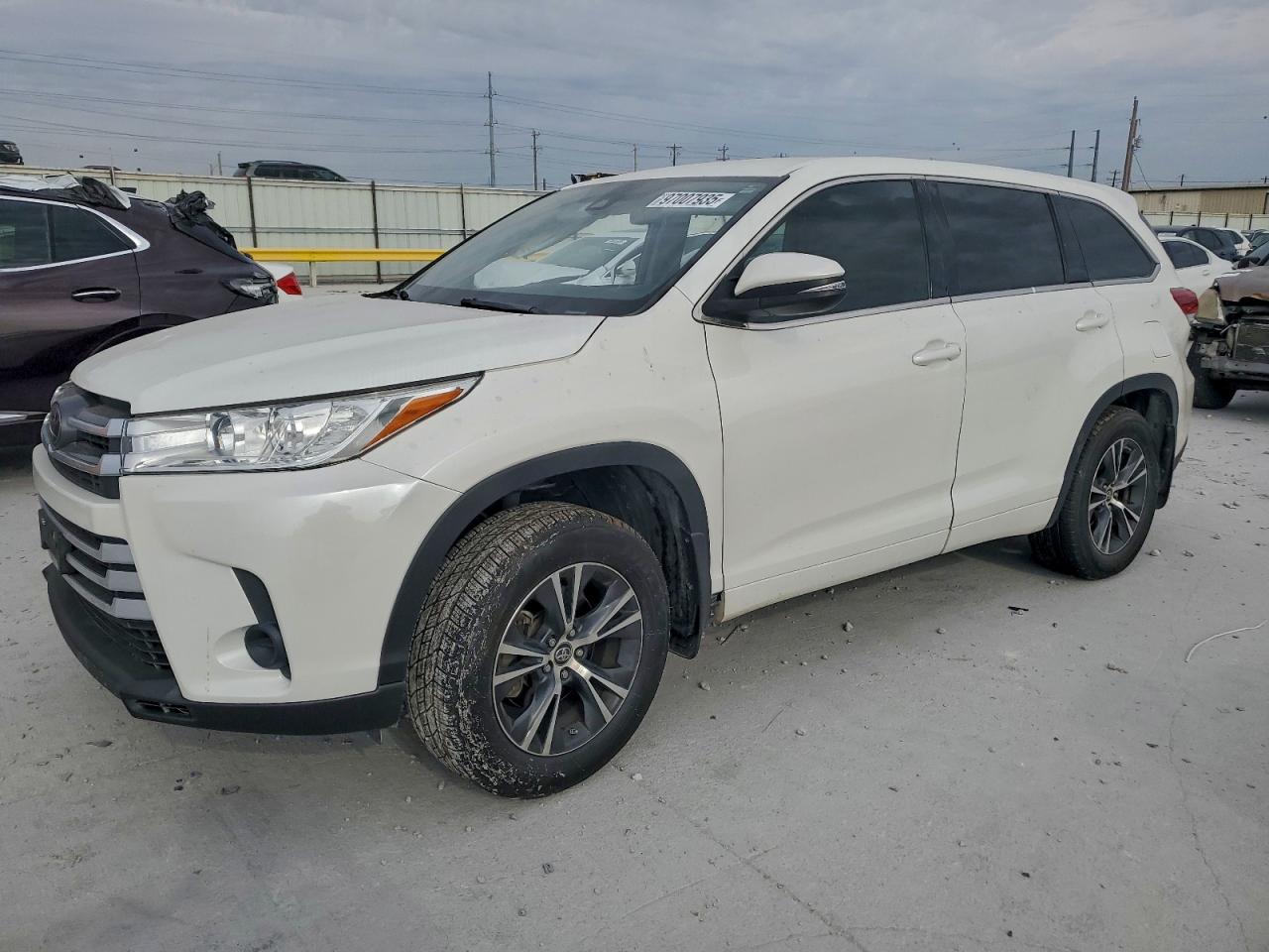 2017 TOYOTA HIGHLANDER