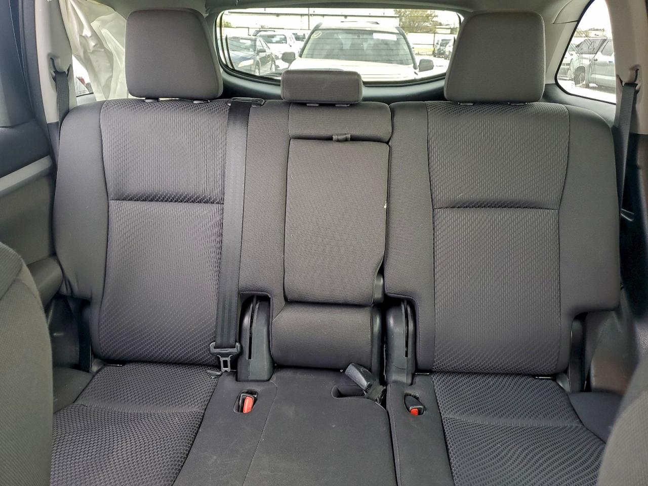 2017 TOYOTA HIGHLANDER LE photo 10