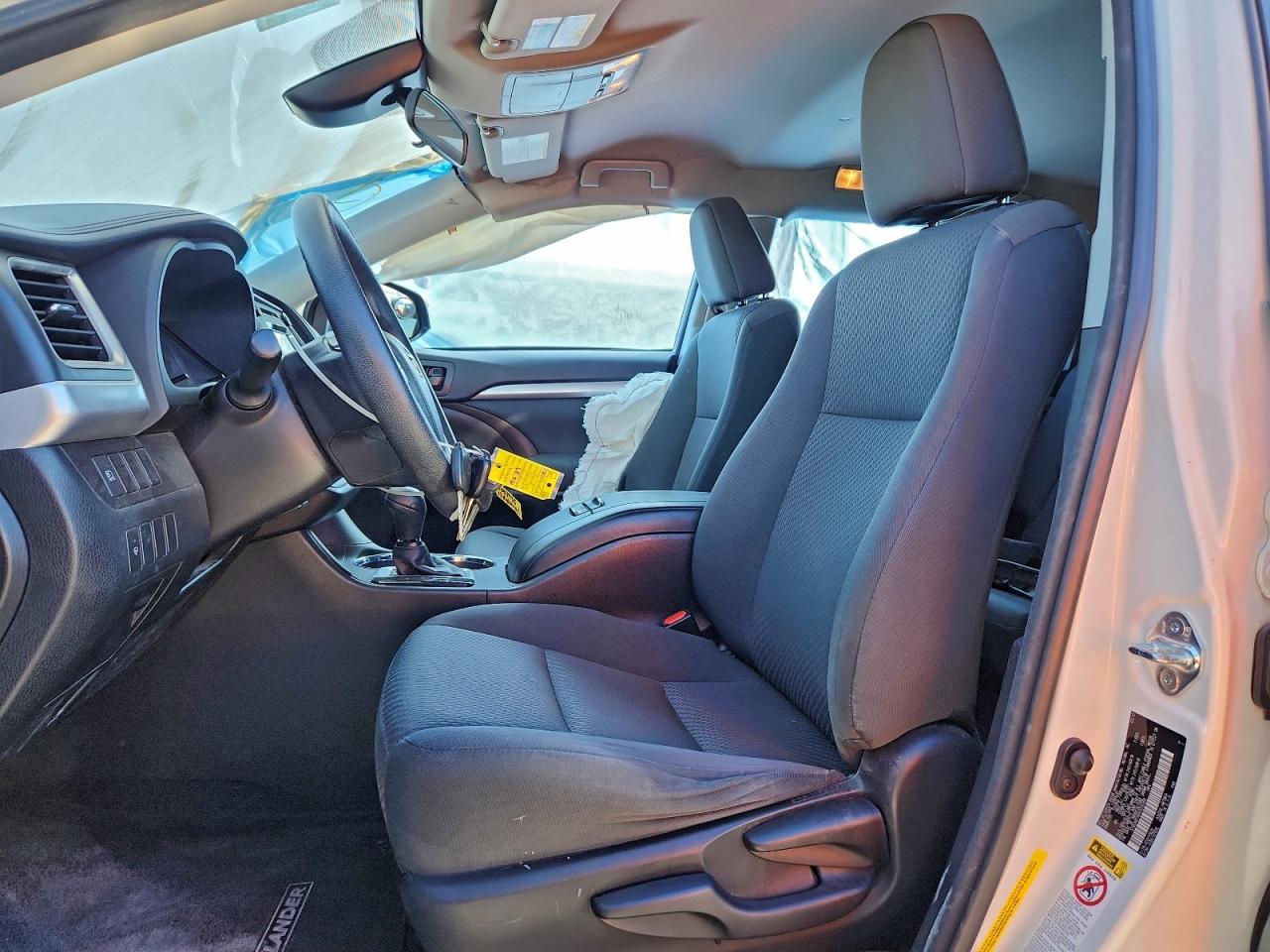 2017 TOYOTA HIGHLANDER LE photo 7