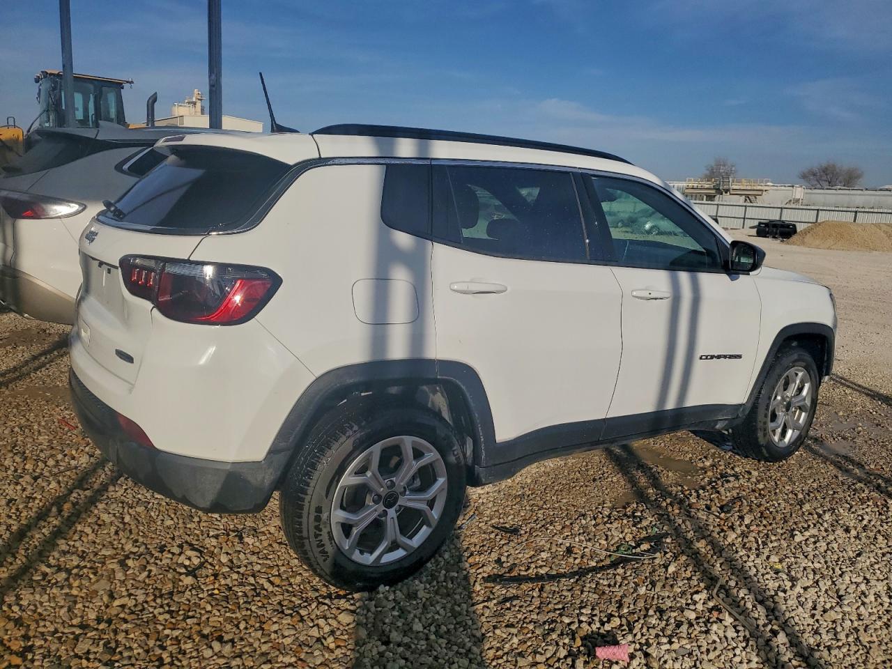 2025 JEEP COMPASS LATITUDE photo 3