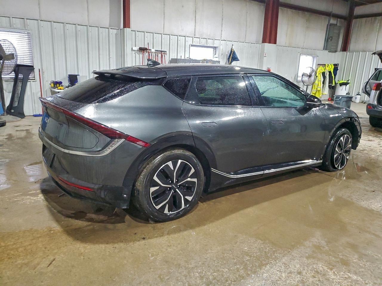 2023 KIA EV6 LIGHT photo 3