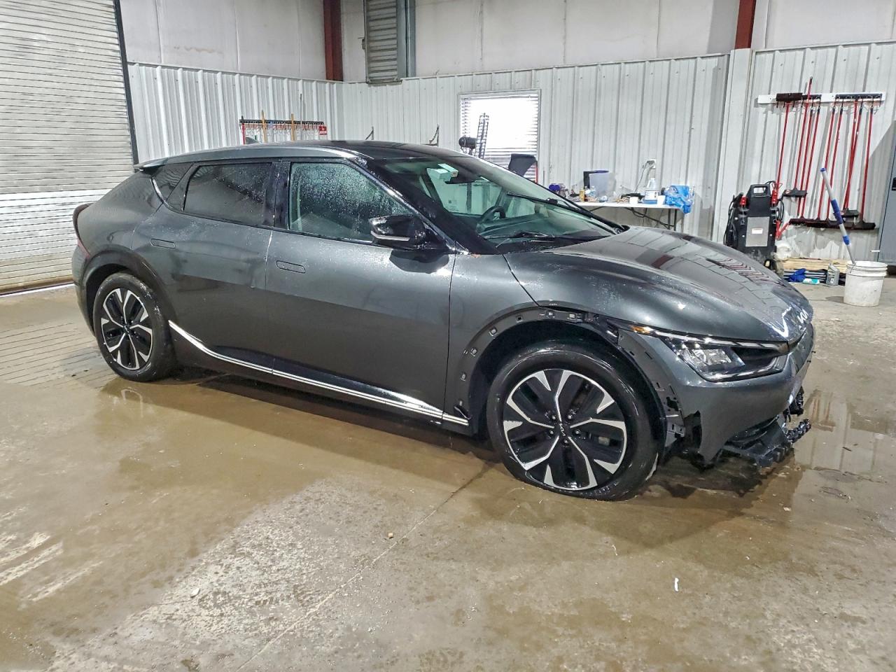 2023 KIA EV6 LIGHT photo 4