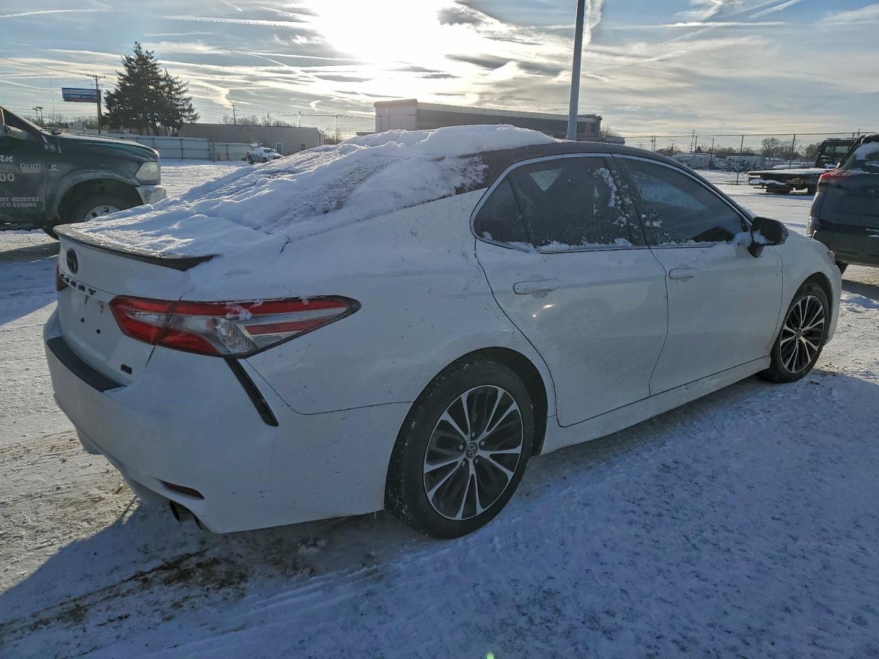 2018 TOYOTA CAMRY L photo 3