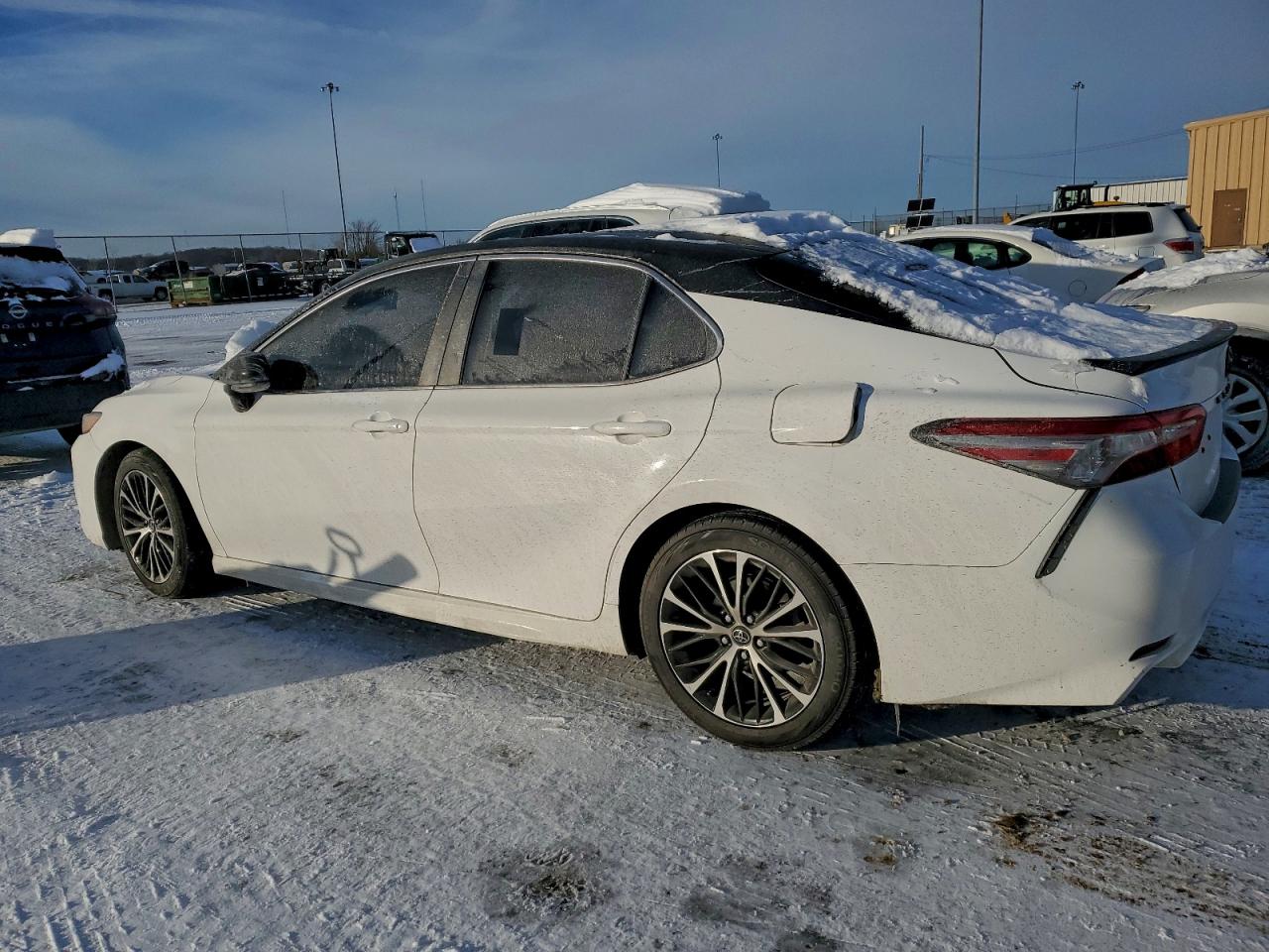 2018 TOYOTA CAMRY L photo 2