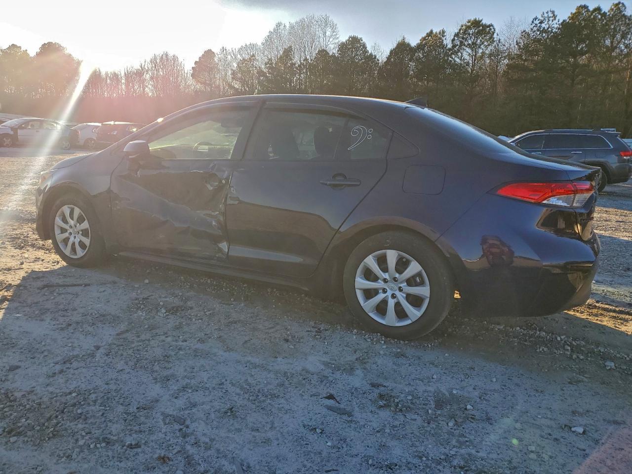 2024 TOYOTA COROLLA LE photo 3