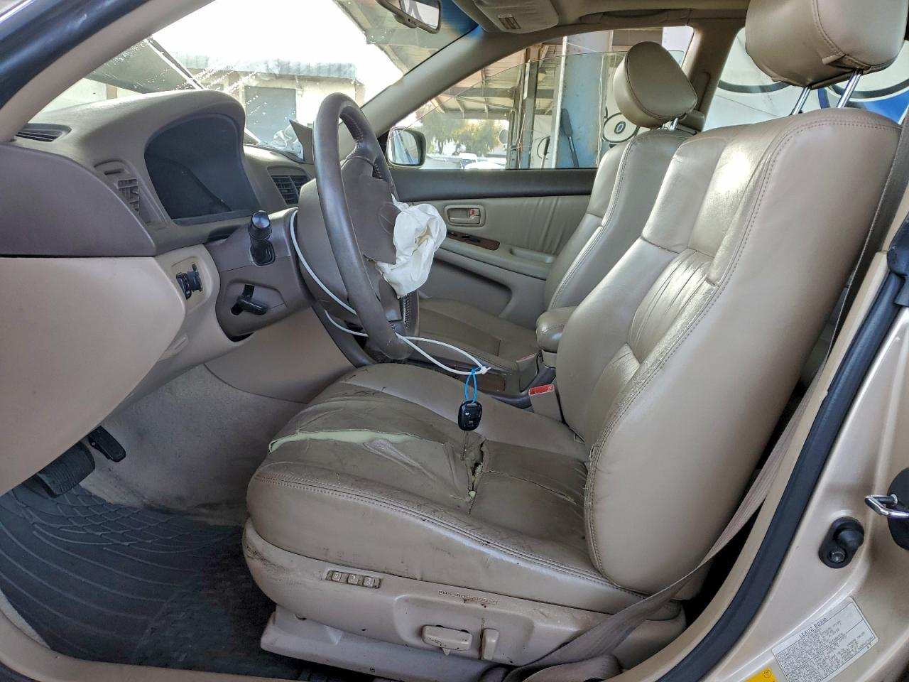 2000 LEXUS ES 300 photo 25