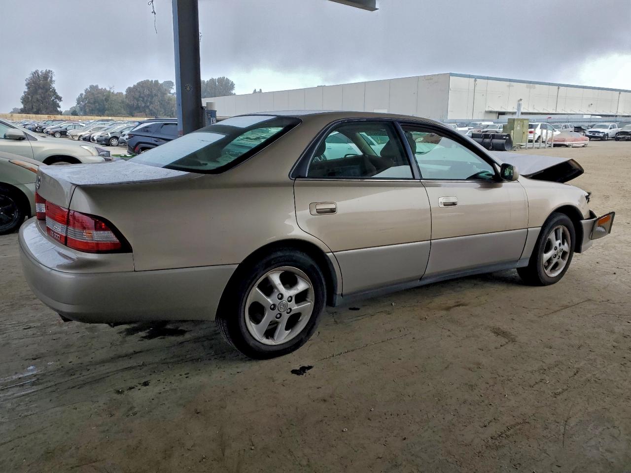 2000 LEXUS ES 300 photo 9