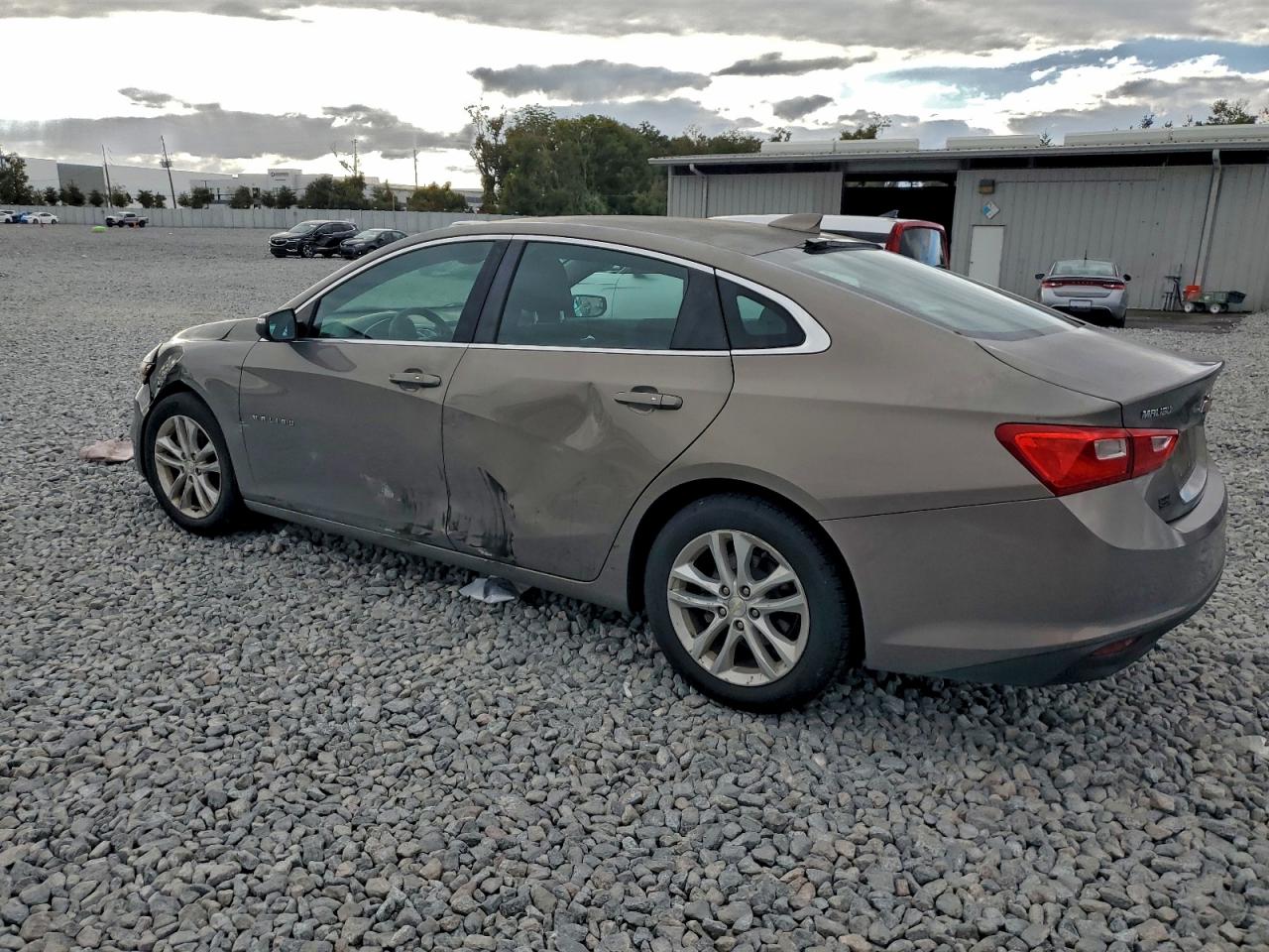 2017 CHEVROLET MALIBU LT photo 3